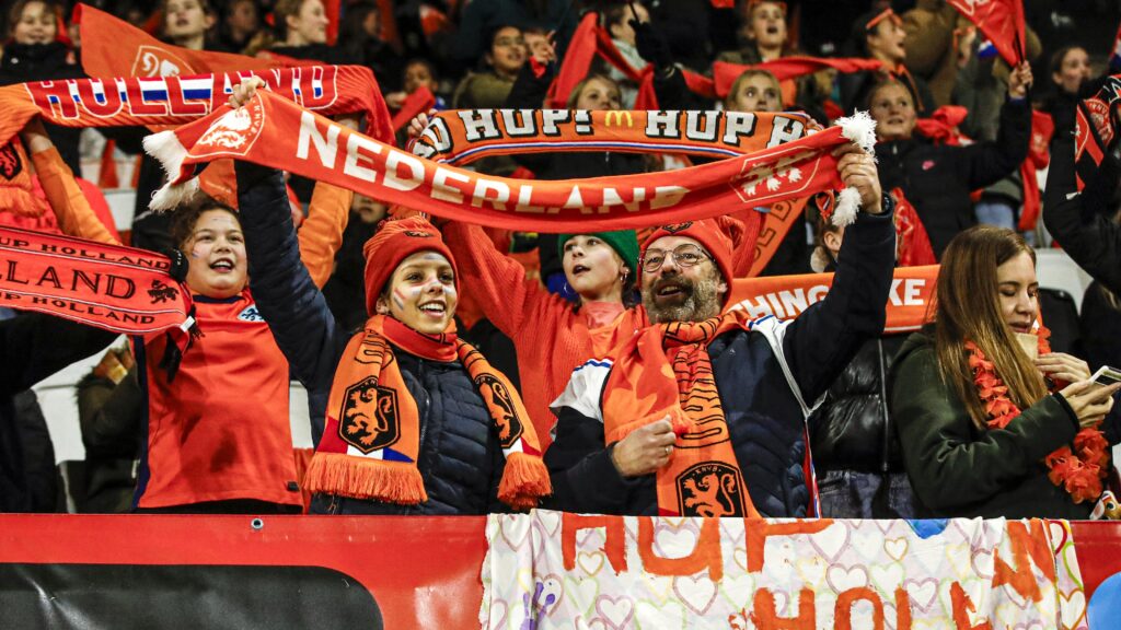 Nederland fans tijdens sportwedstrijd.